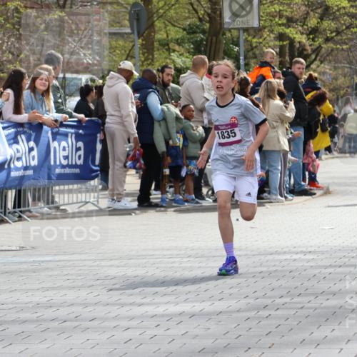 12.04.2026 - 45. Internationalen Wilhelmsburger Insellauf Strokosch-Dieckow http://msf.ph/oto/9493379 12.04.2026 14:48:17 Ziel 1835, 1824 meine-sportfotos.de