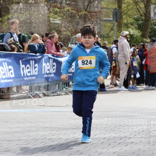 12.04.2026 - 45. Internationalen Wilhelmsburger Insellauf Strokosch-Dieckow http://msf.ph/oto/9493401 12.04.2026 14:38:47 Ziel  meine-sportfotos.de