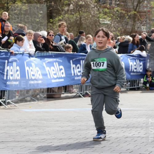 12.04.2026 - 45. Internationalen Wilhelmsburger Insellauf Strokosch-Dieckow http://msf.ph/oto/9493415 12.04.2026 14:38:24 Ziel 1007 meine-sportfotos.de