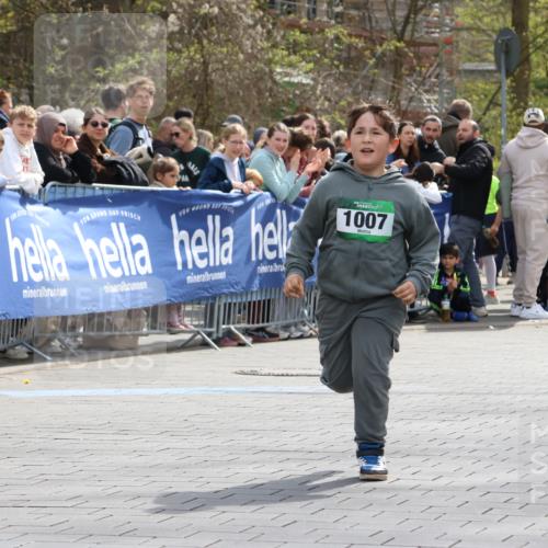 12.04.2026 - 45. Internationalen Wilhelmsburger Insellauf Strokosch-Dieckow http://msf.ph/oto/9493420 12.04.2026 14:38:24 Ziel 1007 meine-sportfotos.de