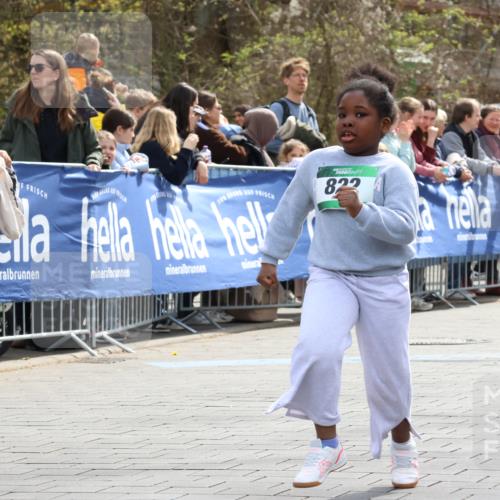 12.04.2026 - 45. Internationalen Wilhelmsburger Insellauf Strokosch-Dieckow http://msf.ph/oto/9493438 12.04.2026 14:37:20 Ziel 822, 1031 meine-sportfotos.de