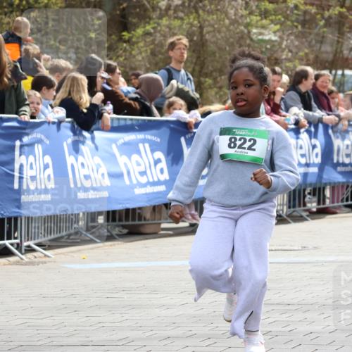 12.04.2026 - 45. Internationalen Wilhelmsburger Insellauf Strokosch-Dieckow http://msf.ph/oto/9493439 12.04.2026 14:37:20 Ziel 822, 1031 meine-sportfotos.de