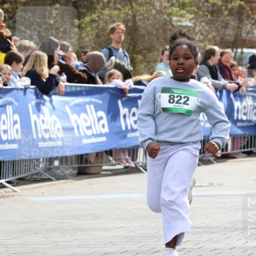 12.04.2026 - 45. Internationalen Wilhelmsburger Insellauf Strokosch-Dieckow http://msf.ph/oto/9493440 12.04.2026 14:37:20 Ziel 822, 1031 meine-sportfotos.de