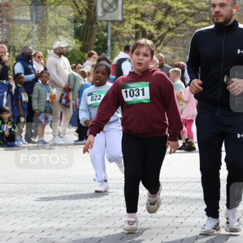 12.04.2026 - 45. Internationalen Wilhelmsburger Insellauf Strokosch-Dieckow http://msf.ph/oto/9493443 12.04.2026 14:37:19 Ziel 822, 1031 meine-sportfotos.de