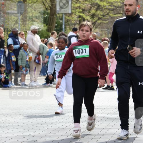 12.04.2026 - 45. Internationalen Wilhelmsburger Insellauf Strokosch-Dieckow http://msf.ph/oto/9493444 12.04.2026 14:37:19 Ziel 822, 1031 meine-sportfotos.de