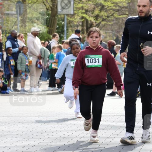 12.04.2026 - 45. Internationalen Wilhelmsburger Insellauf Strokosch-Dieckow http://msf.ph/oto/9493447 12.04.2026 14:37:19 Ziel 822, 1031 meine-sportfotos.de
