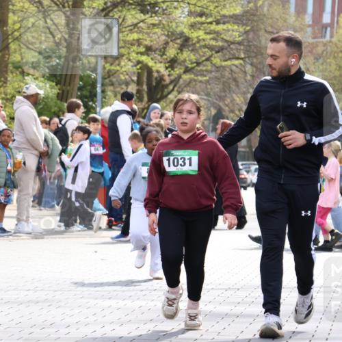 12.04.2026 - 45. Internationalen Wilhelmsburger Insellauf Strokosch-Dieckow http://msf.ph/oto/9493448 12.04.2026 14:37:18 Ziel 822, 1031 meine-sportfotos.de