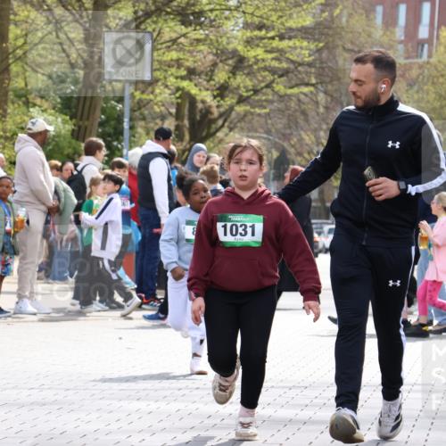 12.04.2026 - 45. Internationalen Wilhelmsburger Insellauf Strokosch-Dieckow http://msf.ph/oto/9493449 12.04.2026 14:37:18 Ziel 822, 1031 meine-sportfotos.de