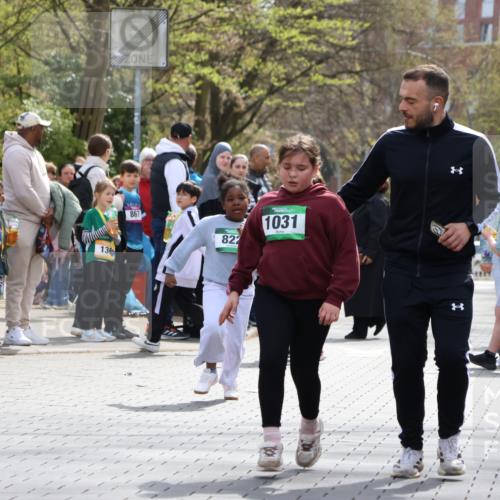 12.04.2026 - 45. Internationalen Wilhelmsburger Insellauf Strokosch-Dieckow http://msf.ph/oto/9493456 12.04.2026 14:37:17 Ziel 822, 1031 meine-sportfotos.de