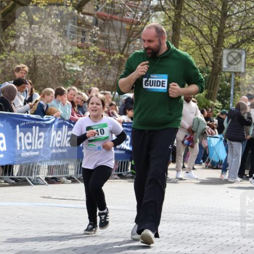 12.04.2026 - 45. Internationalen Wilhelmsburger Insellauf Strokosch-Dieckow http://msf.ph/oto/9493458 12.04.2026 14:37:06 Ziel 92, 874, 297, 310 meine-sportfotos.de