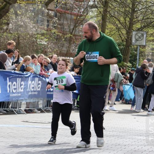 12.04.2026 - 45. Internationalen Wilhelmsburger Insellauf Strokosch-Dieckow http://msf.ph/oto/9493460 12.04.2026 14:37:06 Ziel 92, 874, 297, 310 meine-sportfotos.de