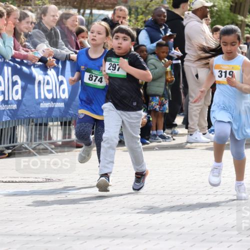 12.04.2026 - 45. Internationalen Wilhelmsburger Insellauf Strokosch-Dieckow http://msf.ph/oto/9493467 12.04.2026 14:37:01 Ziel 689, 92, 874, 297 meine-sportfotos.de