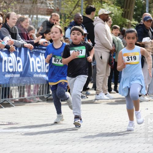 12.04.2026 - 45. Internationalen Wilhelmsburger Insellauf Strokosch-Dieckow http://msf.ph/oto/9493472 12.04.2026 14:37:01 Ziel 689, 92, 874, 297 meine-sportfotos.de