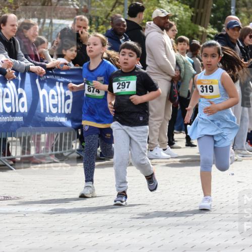 12.04.2026 - 45. Internationalen Wilhelmsburger Insellauf Strokosch-Dieckow http://msf.ph/oto/9493474 12.04.2026 14:37:01 Ziel 689, 92, 874, 297 meine-sportfotos.de