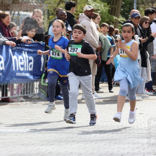 12.04.2026 - 45. Internationalen Wilhelmsburger Insellauf Strokosch-Dieckow http://msf.ph/oto/9493476 12.04.2026 14:37:00 Ziel 689, 92, 874, 297 meine-sportfotos.de