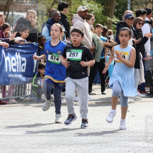 12.04.2026 - 45. Internationalen Wilhelmsburger Insellauf Strokosch-Dieckow http://msf.ph/oto/9493477 12.04.2026 14:37:00 Ziel 689, 92, 874, 297 meine-sportfotos.de