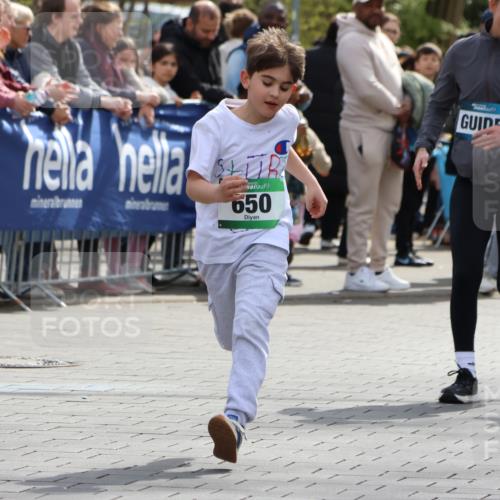 12.04.2026 - 45. Internationalen Wilhelmsburger Insellauf Strokosch-Dieckow http://msf.ph/oto/9493507 12.04.2026 14:36:51 Ziel 300, 644, 511, 650, 689 meine-sportfotos.de