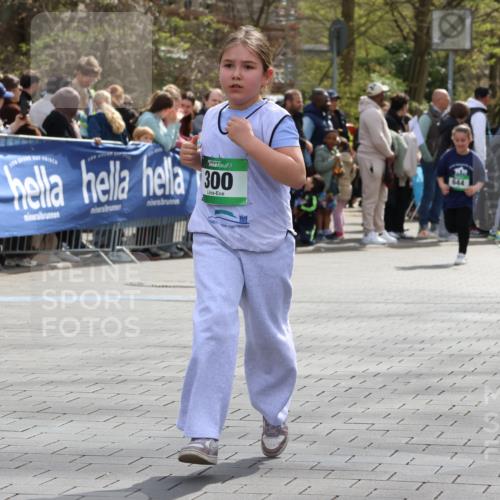 12.04.2026 - 45. Internationalen Wilhelmsburger Insellauf Strokosch-Dieckow http://msf.ph/oto/9493522 12.04.2026 14:36:42 Ziel 296, 343, 665, 300 meine-sportfotos.de