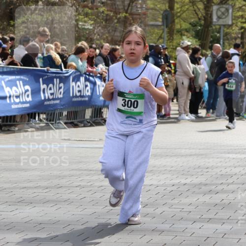 12.04.2026 - 45. Internationalen Wilhelmsburger Insellauf Strokosch-Dieckow http://msf.ph/oto/9493524 12.04.2026 14:36:42 Ziel 296, 343, 665, 300 meine-sportfotos.de