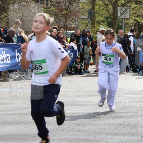 12.04.2026 - 45. Internationalen Wilhelmsburger Insellauf Strokosch-Dieckow http://msf.ph/oto/9493530 12.04.2026 14:36:40 Ziel 296, 343, 665, 300 meine-sportfotos.de