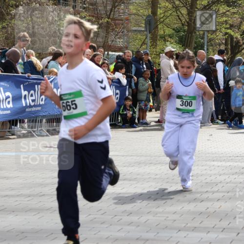 12.04.2026 - 45. Internationalen Wilhelmsburger Insellauf Strokosch-Dieckow http://msf.ph/oto/9493531 12.04.2026 14:36:40 Ziel 296, 343, 665, 300 meine-sportfotos.de
