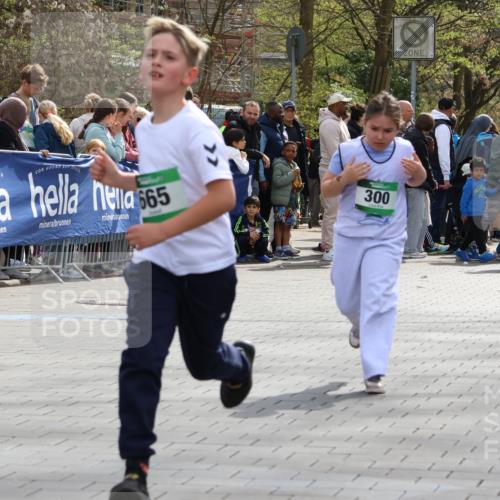 12.04.2026 - 45. Internationalen Wilhelmsburger Insellauf Strokosch-Dieckow http://msf.ph/oto/9493532 12.04.2026 14:36:40 Ziel 296, 343, 665, 300 meine-sportfotos.de