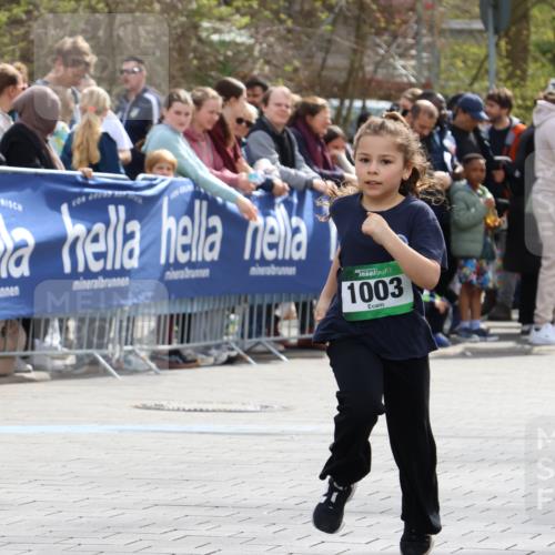 12.04.2026 - 45. Internationalen Wilhelmsburger Insellauf Strokosch-Dieckow http://msf.ph/oto/9493555 12.04.2026 14:36:30 Ziel 1013, 1030, 1033, 834, 1003 meine-sportfotos.de