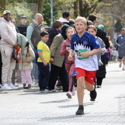 12.04.2026 - 45. Internationalen Wilhelmsburger Insellauf Strokosch-Dieckow http://msf.ph/oto/9493565 12.04.2026 14:36:24 Ziel 817, 1022, 1013, 1030, 1033 meine-sportfotos.de