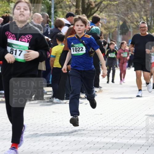 12.04.2026 - 45. Internationalen Wilhelmsburger Insellauf Strokosch-Dieckow http://msf.ph/oto/9493567 12.04.2026 14:36:17 Ziel 1024, 517, 521, 817, 1022 meine-sportfotos.de