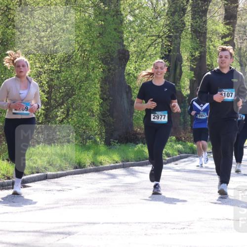 12.04.2026 - 45. Internationalen Wilhelmsburger Insellauf Yannick Fuchs http://msf.ph/oto/9493710 12.04.2026 10:47:21 Laufen 107, 2977, 3953, 44, 3045 meine-sportfotos.de