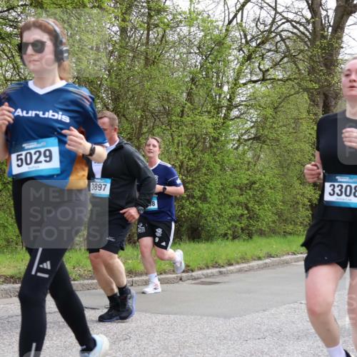 12.04.2026 - 45. Internationalen Wilhelmsburger Insellauf Yannick Fuchs http://msf.ph/oto/9493793 12.04.2026 13:02:51 Laufen 05, 5029, 3897, 8, 3308, 3993 meine-sportfotos.de