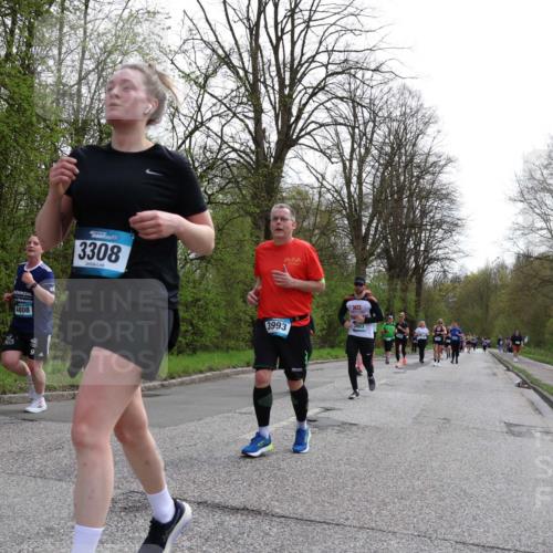 12.04.2026 - 45. Internationalen Wilhelmsburger Insellauf Yannick Fuchs http://msf.ph/oto/9493799 12.04.2026 13:02:52 Laufen 4808, 3308, 3993, 3803 meine-sportfotos.de