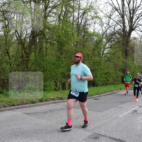 12.04.2026 - 45. Internationalen Wilhelmsburger Insellauf Yannick Fuchs http://msf.ph/oto/9493832 12.04.2026 13:02:56 Laufen 5725, 3232, 4695 meine-sportfotos.de