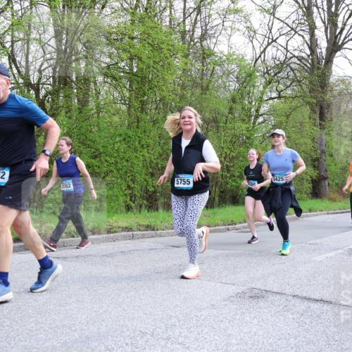 12.04.2026 - 45. Internationalen Wilhelmsburger Insellauf Yannick Fuchs http://msf.ph/oto/9494013 12.04.2026 13:03:18 Laufen 2815, 3425, 752, 5755, 436, 2062 meine-sportfotos.de