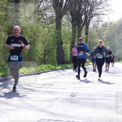 12.04.2026 - 45. Internationalen Wilhelmsburger Insellauf Yannick Fuchs http://msf.ph/oto/9494244 12.04.2026 10:48:35 Laufen 2166, 317, 2416, 335, 2398, 3347 meine-sportfotos.de