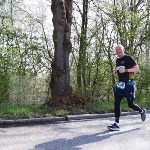 12.04.2026 - 45. Internationalen Wilhelmsburger Insellauf Yannick Fuchs http://msf.ph/oto/9494275 12.04.2026 10:48:37 Laufen 2166 meine-sportfotos.de