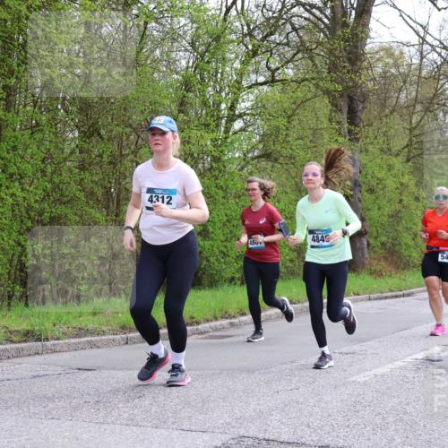 12.04.2026 - 45. Internationalen Wilhelmsburger Insellauf Yannick Fuchs http://msf.ph/oto/9494334 12.04.2026 13:03:52 Laufen 4312, 480, 4849, 5487, 3244 meine-sportfotos.de