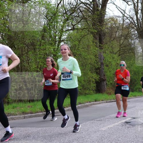 12.04.2026 - 45. Internationalen Wilhelmsburger Insellauf Yannick Fuchs http://msf.ph/oto/9494341 12.04.2026 13:03:53 Laufen 23, 4312, 4861, 4849, 5487, 3250, 3244, 211 meine-sportfotos.de