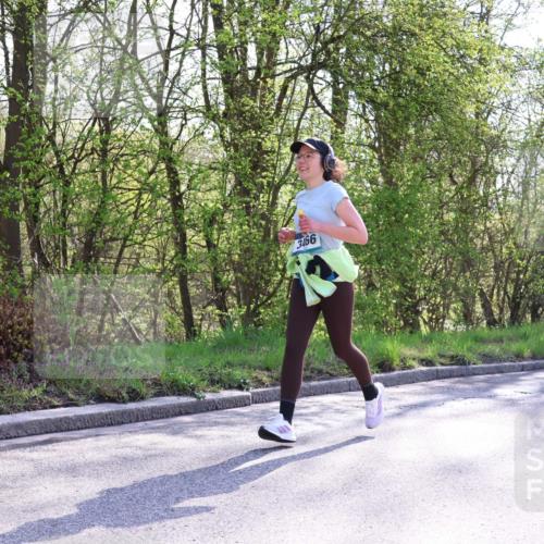 12.04.2026 - 45. Internationalen Wilhelmsburger Insellauf Yannick Fuchs http://msf.ph/oto/9494489 12.04.2026 10:49:01 Laufen 9978 meine-sportfotos.de