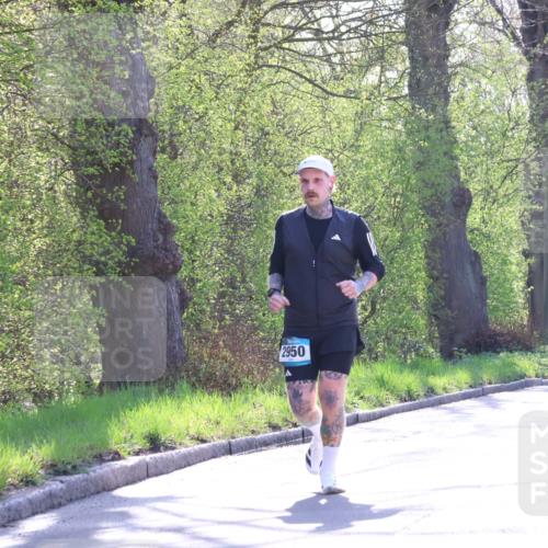 12.04.2026 - 45. Internationalen Wilhelmsburger Insellauf Yannick Fuchs http://msf.ph/oto/9494533 12.04.2026 10:49:08 Laufen 2950 meine-sportfotos.de