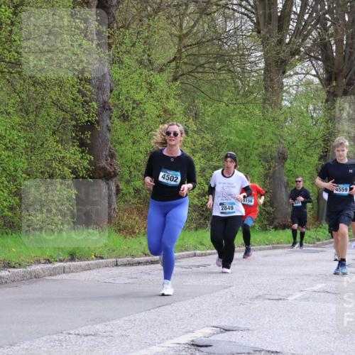 12.04.2026 - 45. Internationalen Wilhelmsburger Insellauf Yannick Fuchs http://msf.ph/oto/9494548 12.04.2026 13:04:20 Laufen 4502, 2849, 5156, 4559, 3704, 357 meine-sportfotos.de
