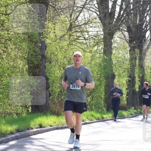 12.04.2026 - 45. Internationalen Wilhelmsburger Insellauf Yannick Fuchs http://msf.ph/oto/9494655 12.04.2026 10:49:24 Laufen 3978, 440, 5605 meine-sportfotos.de