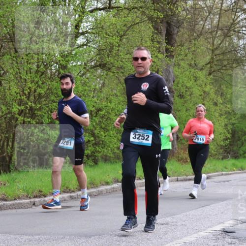 12.04.2026 - 45. Internationalen Wilhelmsburger Insellauf Yannick Fuchs http://msf.ph/oto/9494681 12.04.2026 13:04:34 Laufen 3281, 3252, 4203, 2019, 4202 meine-sportfotos.de
