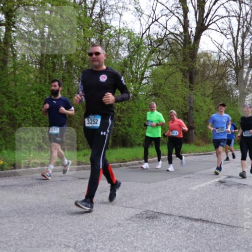 12.04.2026 - 45. Internationalen Wilhelmsburger Insellauf Yannick Fuchs http://msf.ph/oto/9494696 12.04.2026 13:04:35 Laufen 1281, 3252, 2019, 4203, 4202 meine-sportfotos.de