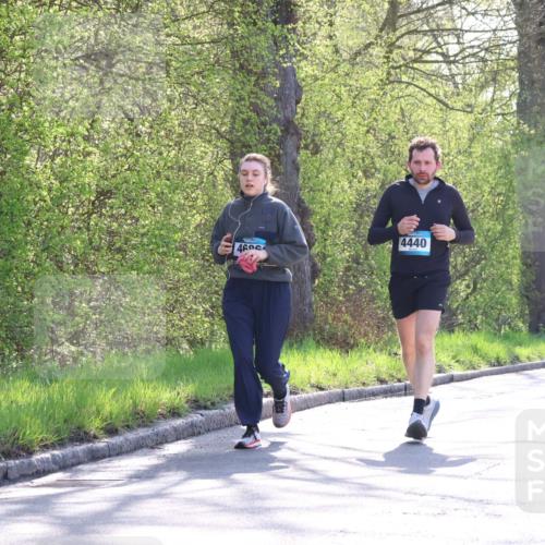 12.04.2026 - 45. Internationalen Wilhelmsburger Insellauf Yannick Fuchs http://msf.ph/oto/9494724 12.04.2026 10:49:31 Laufen 4696, 4440, 4630, 613 meine-sportfotos.de