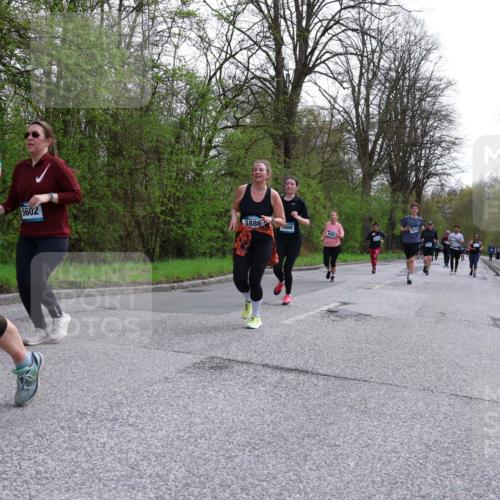 12.04.2026 - 45. Internationalen Wilhelmsburger Insellauf Yannick Fuchs http://msf.ph/oto/9494834 12.04.2026 13:04:49 Laufen 4727, 5602, 3886, 900 meine-sportfotos.de
