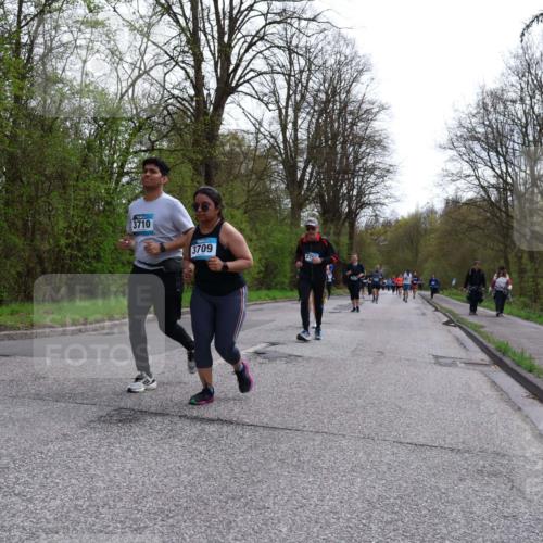 12.04.2026 - 45. Internationalen Wilhelmsburger Insellauf Yannick Fuchs http://msf.ph/oto/9494915 12.04.2026 13:04:57 Laufen 3710, 3709 meine-sportfotos.de