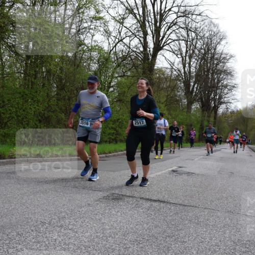 12.04.2026 - 45. Internationalen Wilhelmsburger Insellauf Yannick Fuchs http://msf.ph/oto/9494960 12.04.2026 13:05:03 Laufen 2017, 2516, 2517 meine-sportfotos.de