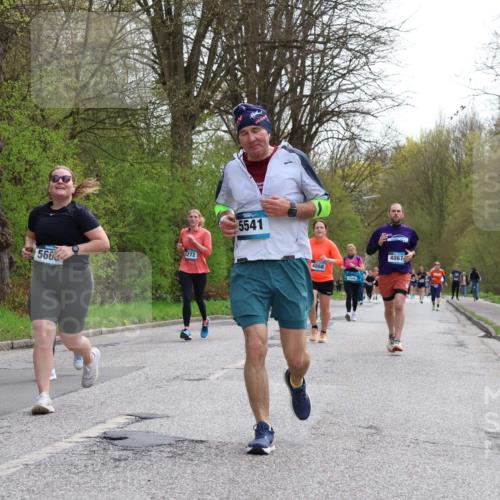 12.04.2026 - 45. Internationalen Wilhelmsburger Insellauf Yannick Fuchs http://msf.ph/oto/9495005 12.04.2026 13:05:09 Laufen 2610, 3272, 566, 5541, 4868, 4867, 2774 meine-sportfotos.de