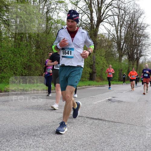 12.04.2026 - 45. Internationalen Wilhelmsburger Insellauf Yannick Fuchs http://msf.ph/oto/9495022 12.04.2026 13:05:11 Laufen 2610, 566, 5541, 3272, 4867 meine-sportfotos.de